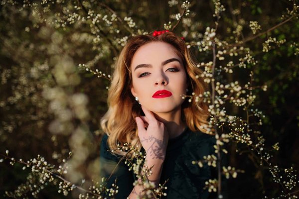 Comment réaliser un maquillage élégant pour un événement formel ?