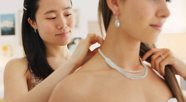 Quelle est l'importance des colliers d'amitié dans les relations humaines ?